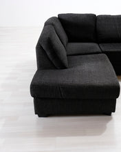 Lataa kuva Galleria-katseluun, 4-istuttava kulmasohva tummanharmaa
