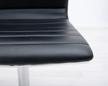 Load image into Gallery viewer, Asko ruokatuoli keinonahkaistuimella musta

