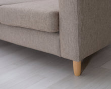 Load image into Gallery viewer, Asko 3-istuttava sohva vaaleanruskea
