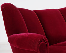 Lataa kuva Galleria-katseluun, Antiikkinen 3-istuttava samettisohva punainen
