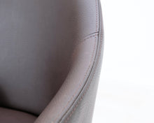 Load image into Gallery viewer, Vitra Softshell tuoli tummanruskea
