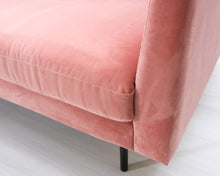 Lataa kuva Galleria-katseluun, 3-istuttava samettisohva koralli
