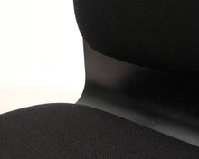 Load image into Gallery viewer, Avarte Yrjö Kukkapuro tuoli musta
