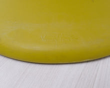 Lataa kuva Galleria-katseluun, Vitra Panton tuoli vihreä
