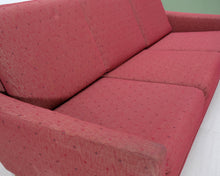 Lataa kuva Galleria-katseluun, 3-istuttava kangassohva punainen 1970-luku

