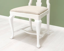 Lataa kuva Galleria-katseluun, Antiikkinen tuoli valkoinen
