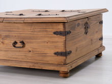 Lataa kuva Galleria-katseluun, Arkkupöytä puu
