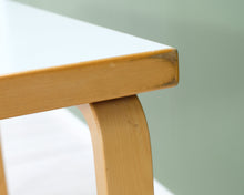Load image into Gallery viewer, Artek pöytä 120 x 120 cm koivu / valkoinen

