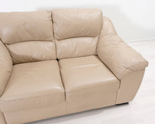 Load image into Gallery viewer, 2-istuttava nahkasohva beige
