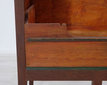 Lataa kuva Galleria-katseluun, Anttiikkinen sivustavedettävä sohva
