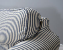 Load image into Gallery viewer, Asko 2,5-istuttava kangassohva raidallinen
