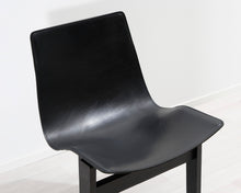 Load image into Gallery viewer, Kolmijalkainen tuoli musta
