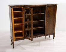 Lataa kuva Galleria-katseluun, Antiikkinen kaappi
