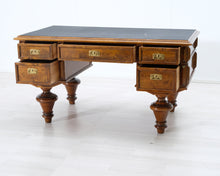 Lataa kuva Galleria-katseluun, Antiikkinen kirjoituspöytä
