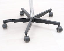 Load image into Gallery viewer, Avarte Yrjö Kukkapuro toimistotuoli mustavalkoinen
