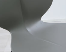 Lataa kuva Galleria-katseluun, Calligaris ruokatuoli harmaalla istuimella
