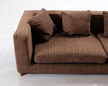 Lataa kuva Galleria-katseluun, 3-istuttava kangassohva ruskea
