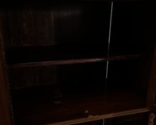 Lataa kuva Galleria-katseluun, Antiikkinen sivupöytä
