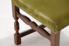 Lataa kuva Galleria-katseluun, Antiikkituoli vihreä verhoilu
