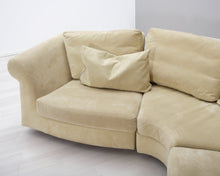 Lataa kuva Galleria-katseluun, 4-istuttava kaareva sohva beige
