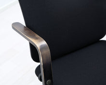 Load image into Gallery viewer, Avarte Yrjö Kukkapuro toimistotuoli niskatuella

