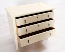 Lataa kuva Galleria-katseluun, Antiikkinen lipasto
