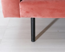 Lataa kuva Galleria-katseluun, 3-istuttava samettisohva koralli
