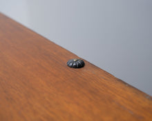 Lataa kuva Galleria-katseluun, Antiikkinen sivupöytä
