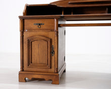 Lataa kuva Galleria-katseluun, Antiikkinen kirjoituspöytä
