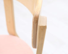 Lataa kuva Galleria-katseluun, Artek 69 tuoli kangasistuimella
