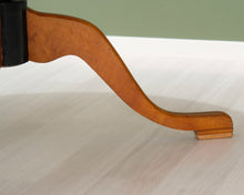Lataa kuva Galleria-katseluun, Lepänjuuresta valmistettu pöytä
