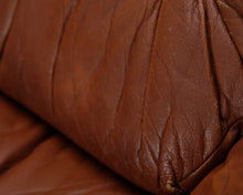 Lataa kuva Galleria-katseluun, Kuusilinna nahkainen nojatuoli ruskea
