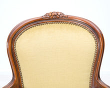 Lataa kuva Galleria-katseluun, Rokokootyylinen käsinojallinen tuoli
