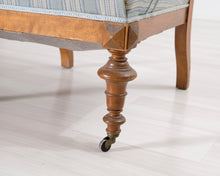 Lataa kuva Galleria-katseluun, Antiikkinen nojatuoli raidallisella istuimella 1800-luku
