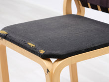 Load image into Gallery viewer, Artek tuoli kankaisella istuinosalla
