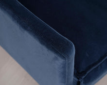 Lataa kuva Galleria-katseluun, 3-istuttava kangassohva tummansininen
