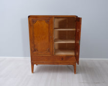 Lataa kuva Galleria-katseluun, Antiikkinen kaappi
