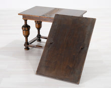 Lataa kuva Galleria-katseluun, Antiikkinen sivupöytä
