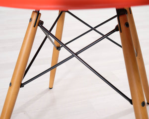 DSW Vitra Eames tuoli oranssi