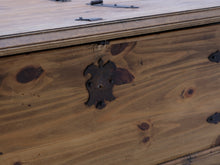 Lataa kuva Galleria-katseluun, Arkkupöytä puu
