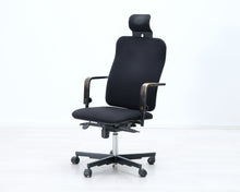 Load image into Gallery viewer, Avarte Yrjö Kukkapuro toimistotuoli niskatuella
