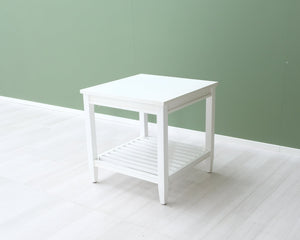 Sivupöytä valkoinen