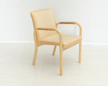 Lataa kuva Galleria-katseluun, Artek 45 nojatuoli umpinaisella selkänojalla beige

