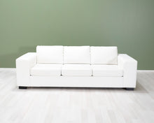 Lataa kuva Galleria-katseluun, 3-istuttava keinonahkasohva valkoinen
