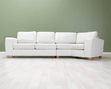 Lataa kuva Galleria-katseluun, 4-istuttava kangassohva vaaleanharmaa
