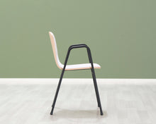 Lataa kuva Galleria-katseluun, Hem Touchwood Armchair tuoli mustalla metallirungolla

