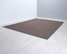 Lataa kuva Galleria-katseluun, Van Besouw matto nahkakanttauksella 405 x 360 cm
