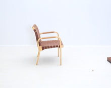 Lataa kuva Galleria-katseluun, Artek 45 tuoli ruskealla satulavyöllä
