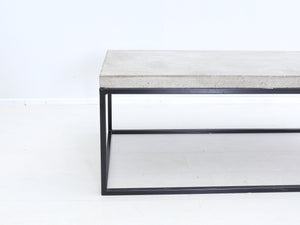 Sohvapöytä betonisella pöytälevyllä