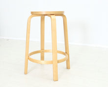 Lataa kuva Galleria-katseluun, Artek Aalto 64 baarituoli
